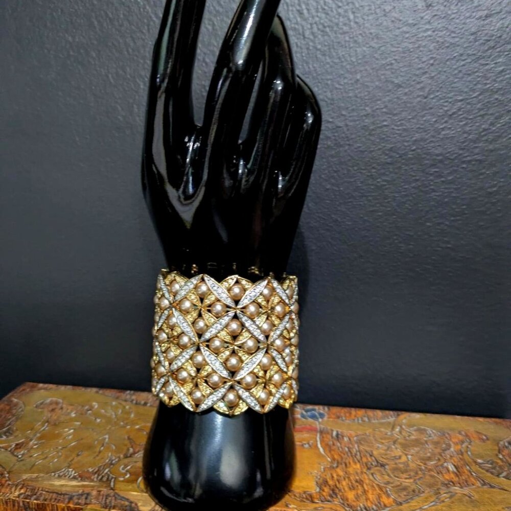 Fashion cuff